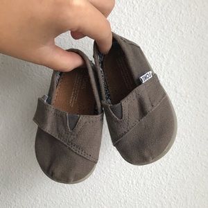 Toms baby shoes